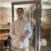 Je suis de retour du Canada où j’ai appris à parler l’anglais. Je peux donc enseigner notamment chez les jeunes et par l’échange